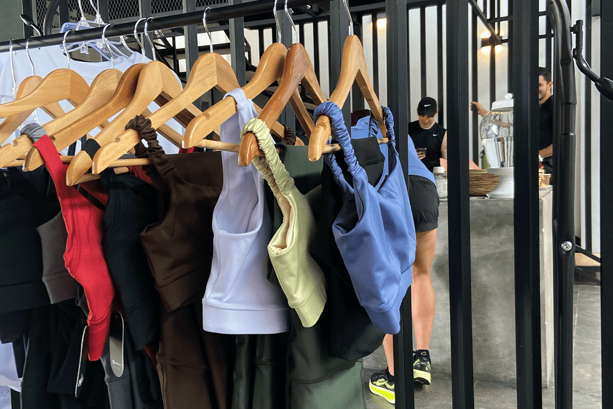 Cómo crear un clóset cápsula de ropa deportiva con pocas prendas